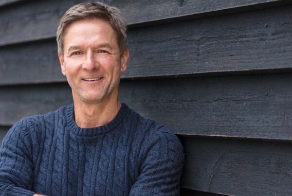 How to Look 10 Years Younger at 40 with Hair Restoration